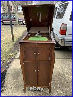 1920 VV-XI Victor Victrola Antique Phonograph Cabinet Record Player