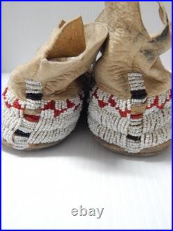 ANTIQUE 1915-20s SINEW FULLY BEADED NO. CHEYENNE HARD SOLE MOCCASINS MONTANA
