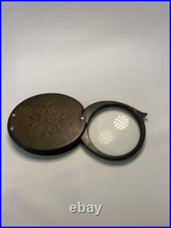 ANTIQUE MAGNIFIER IN DECORATIVE COMPANY LOGO BAKELITE CASE Magnifying Glass CW