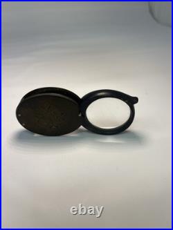 ANTIQUE MAGNIFIER IN DECORATIVE COMPANY LOGO BAKELITE CASE Magnifying Glass CW