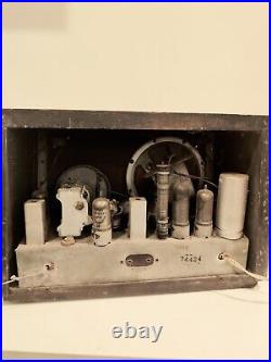 ANTIQUE RADIO SIERRA TUBE RADIO MODEL WZ-164-U 1950. Argentina