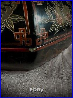 Antique 10 DC Traditional Chinese Black Lacquered Floral Motif Phoenix Storage