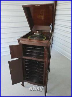 Antique 1920's Victrola by Victor Talking Machine