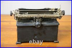 Antique 1924 Royal Typewriter Model 10 Beveled Glass sided vintage black