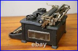 Antique 1924 Royal Typewriter Model 10 Beveled Glass sided vintage black