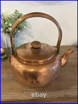 Antique Copper Kettle, repoussé/chiseled designs 19th-century Brass Details Rare