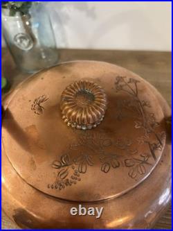 Antique Copper Kettle, repoussé/chiseled designs 19th-century Brass Details Rare