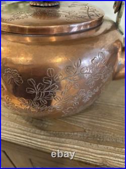 Antique Copper Kettle, repoussé/chiseled designs 19th-century Brass Details Rare