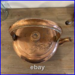 Antique Copper Kettle, repoussé/chiseled designs 19th-century Brass Details Rare