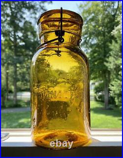 Antique Fruit Jar Trademark Lightning Pale Honey Yellow Amber Quart, Putnam 342