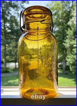 Antique Fruit Jar Trademark Lightning Pale Honey Yellow Amber Quart, Putnam 342