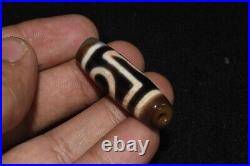 Antique Old Indo Tibetan Himalayan Dzi Agate Eye Bead Amulet in good Condition