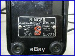 Antique SINGER Featherweight Sewing Machine 221-1 Serial # AK762754 Year 1952