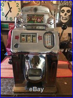 Antique Slot Machine 5¢ O. D. Jennings 1946 Standard Chief