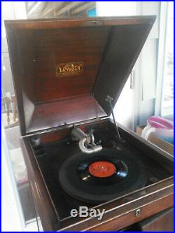 Antique Victor Victrola VV-XI phonograph record player