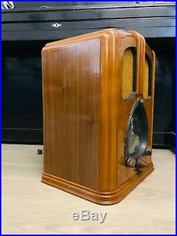 Antique Zenith The Waltons Tombstone Wood Case Tube Radio Model 9-S-232