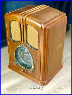 Antique Zenith The Waltons Tombstone Wood Case Tube Radio Model 9-S-232
