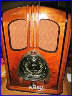Antique Zenith Walton Tombstone Radio Model 7-S-232