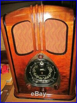 Antique Zenith Walton Tombstone Radio Model 7-S-232