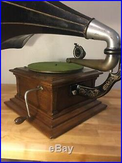 Victor Victrola Vic 3 antique phonograph player 10 turntable 2 spring motor