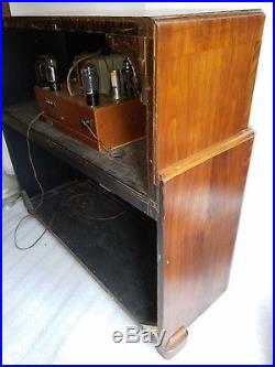 Vintage 1938 Zenith 12-S-268 console tube radio Deco styel. Antique & does play